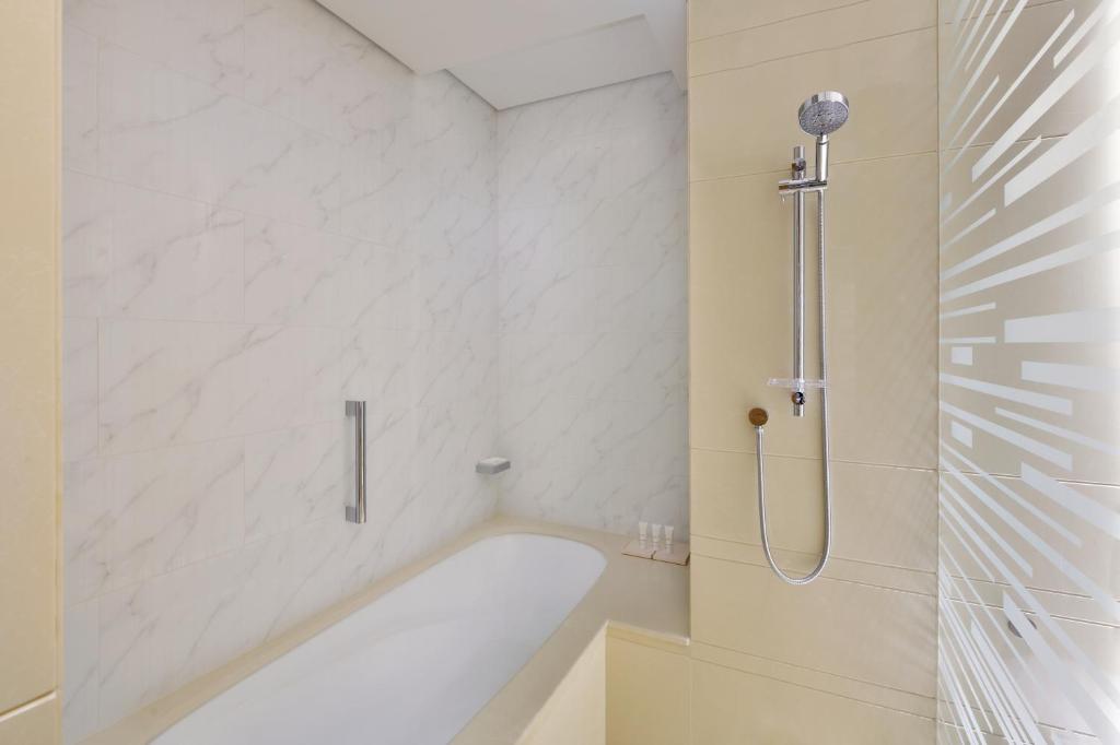 Standard King Room - Image 2