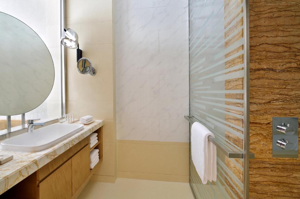 Standard King Room - Image 4