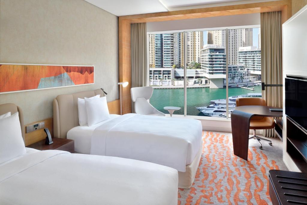 Twin Room with Marina View and Lounge Access - Image 5