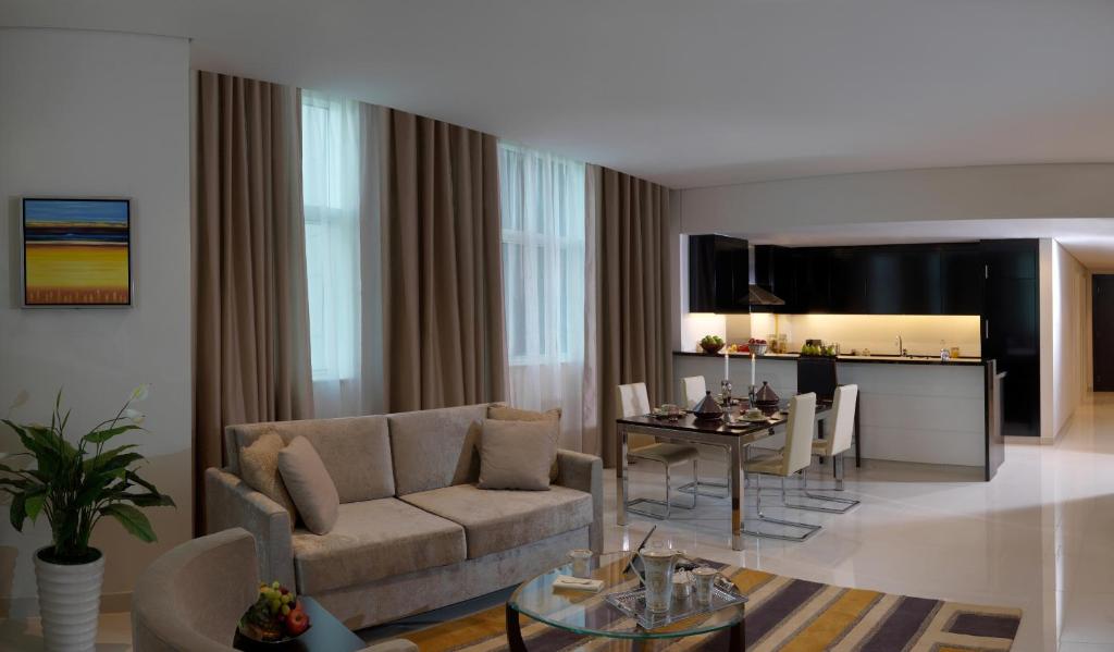 Three Bedroom Suite with kitchenette - City Skyline View - Image 6