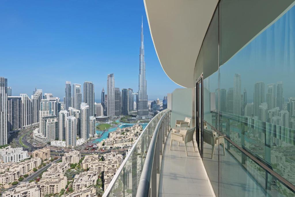 Three Bedroom Suite with Private Balcony - Burj Khalifa View - Image 9