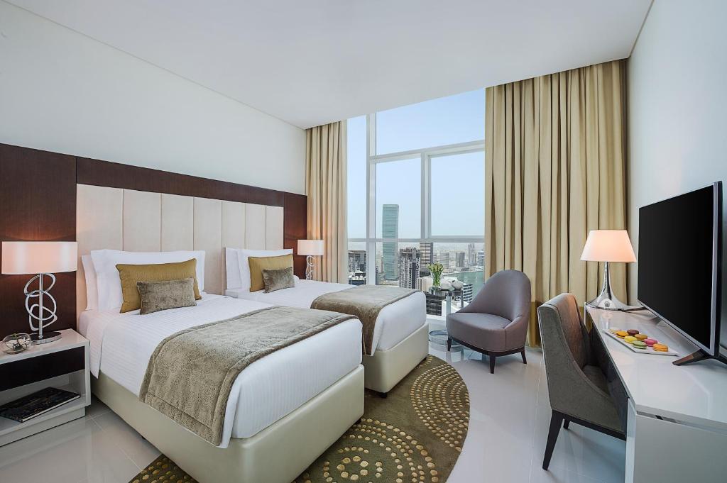 Three Bedroom Suite with Private Balcony - City Skyline View - Image 2