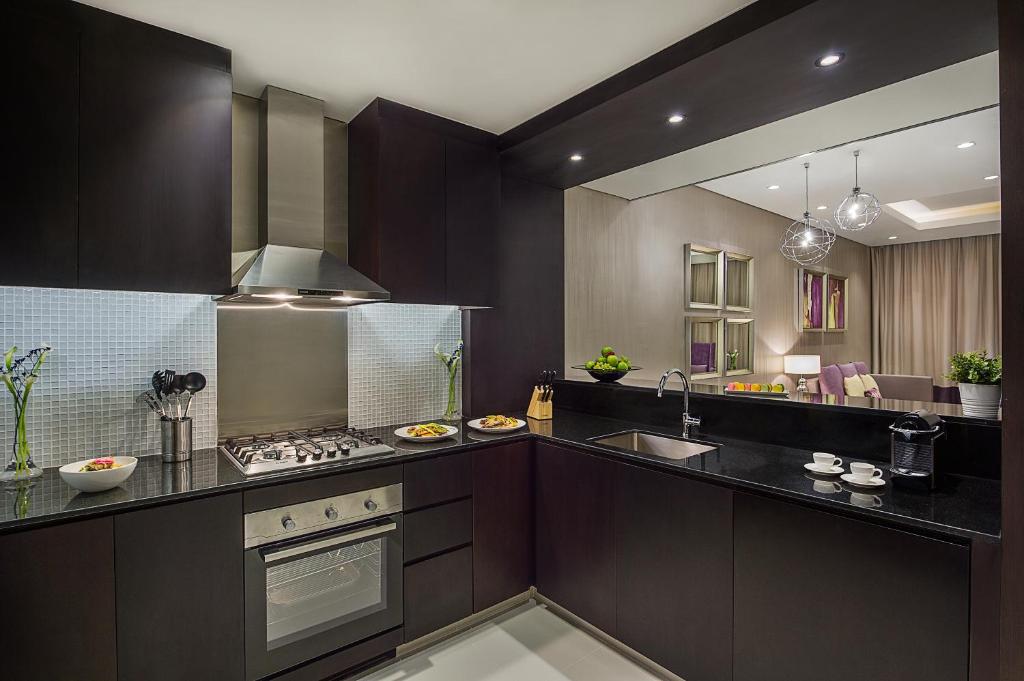 Three Bedroom Suite with Private Balcony - City Skyline View - Image 3