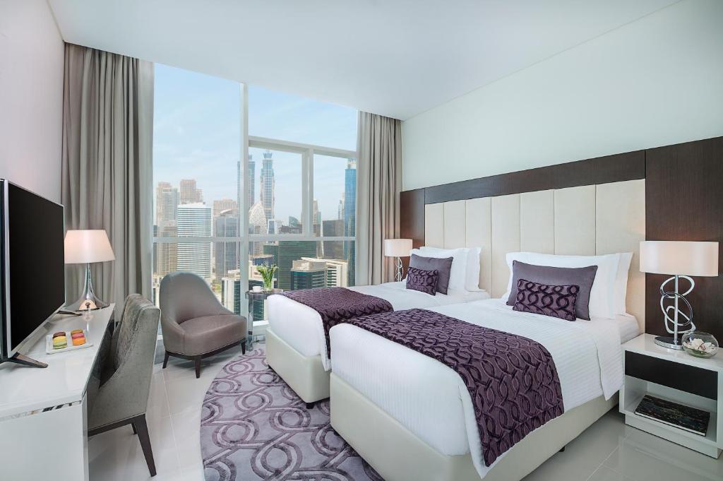 Three Bedroom Suite with Private Balcony - City Skyline View - Image 4