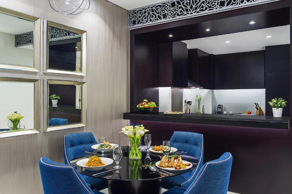 Three Bedroom Suite with Private Balcony - City Skyline View - Image 5