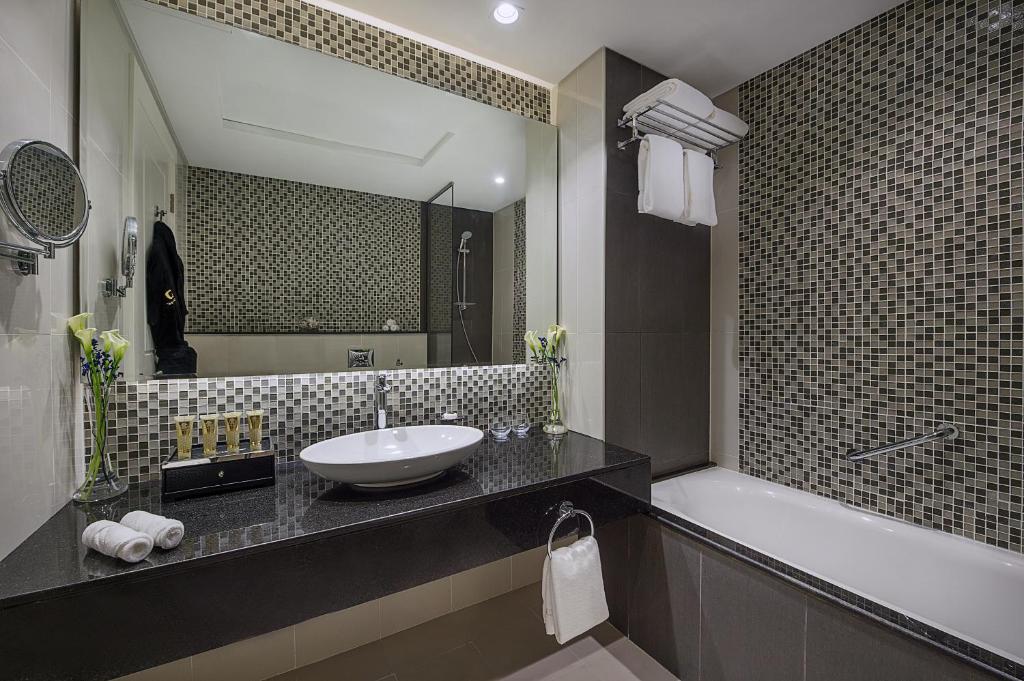 Two Bedroom Suite with Private Balcony - Burj Khalifa View - Image 6