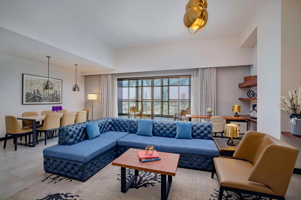 Ambassador Apartment with View - Image 5