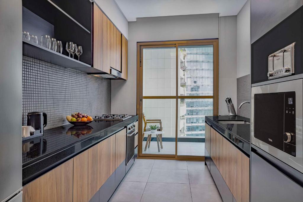 Ambassador Apartment with View - Image 7