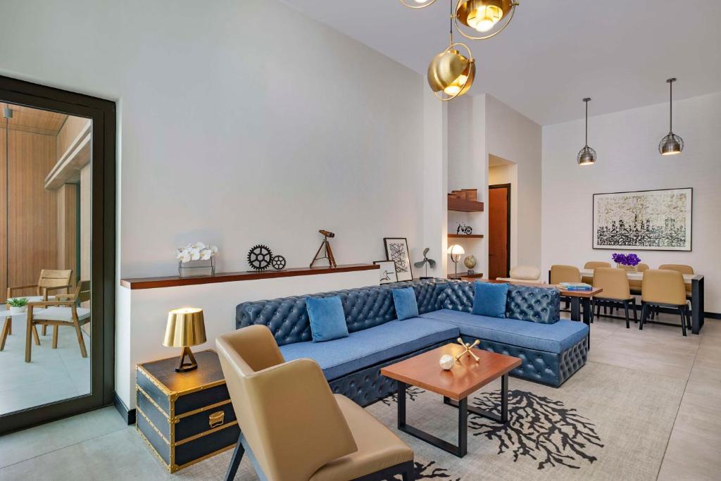 Four-Bedroom Apartment with Kitchen and Balcony - Image 5