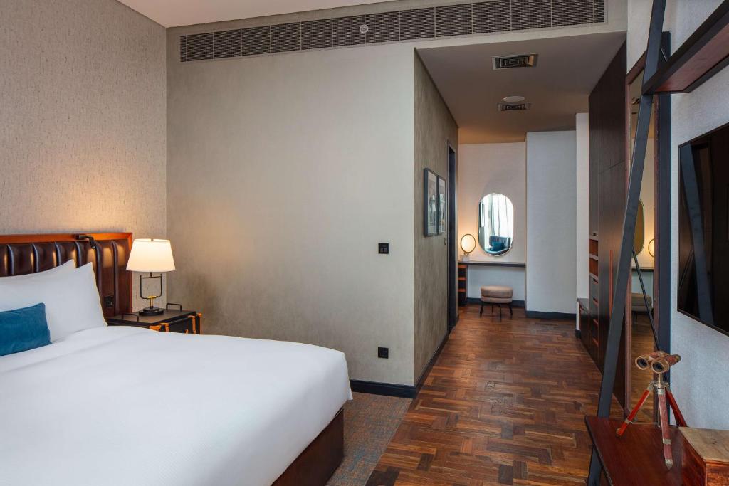 Four-Bedroom Apartment with Kitchen and Balcony - Image 9