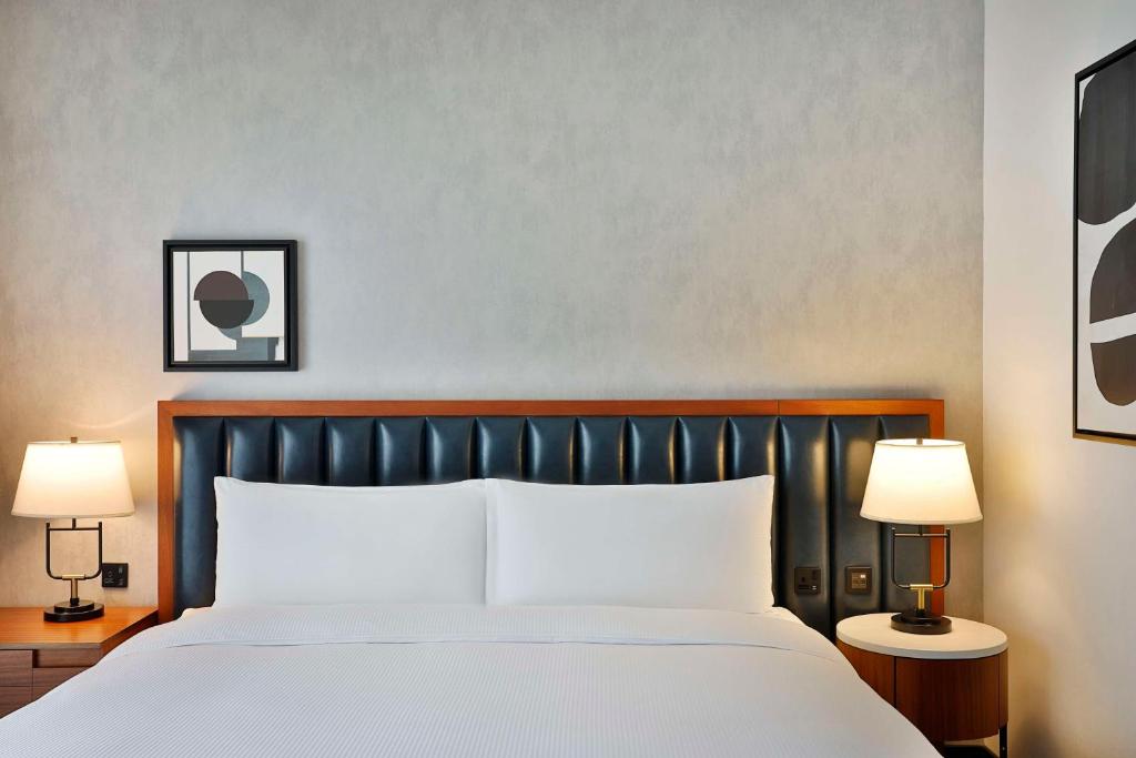 One-Bedroom Apartment with Burj Khalifa View - Image 4