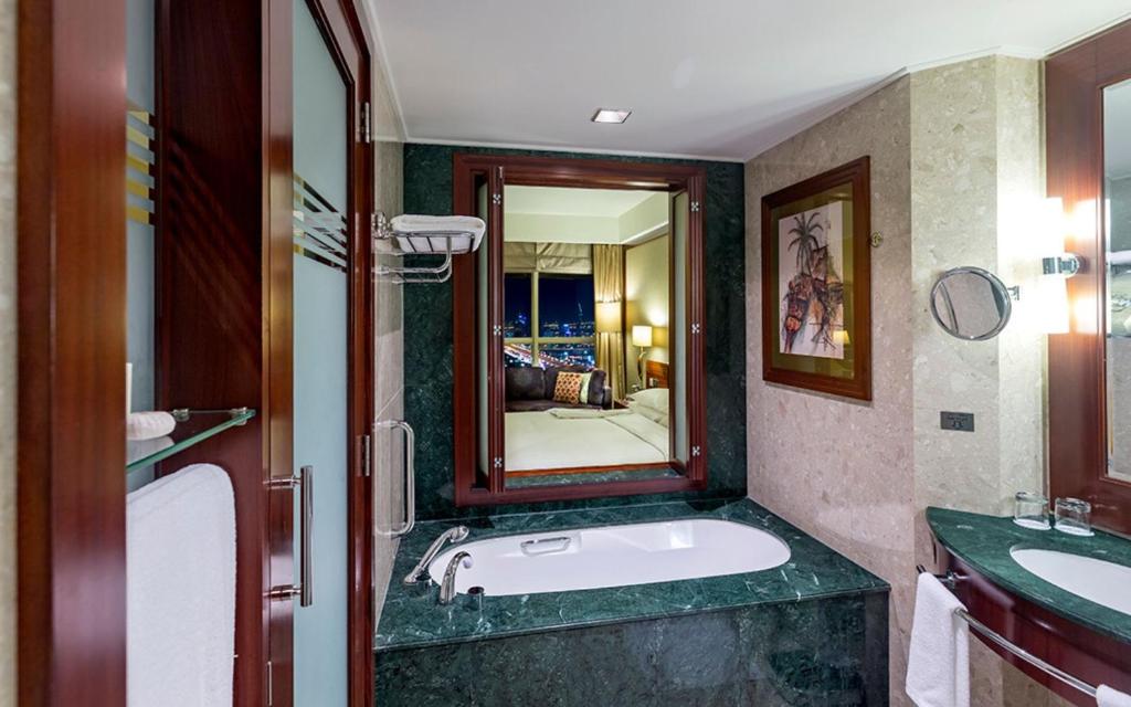 Executive Club Suite - Image 6