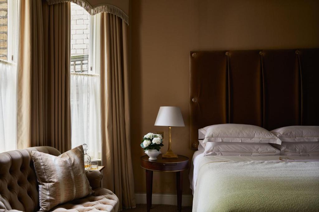 Deluxe Queen Room - Image 14