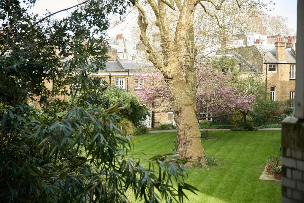 Deluxe Queen Room - Image 21