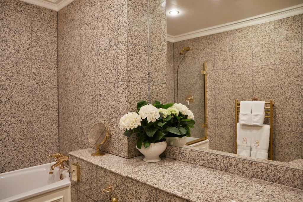 Studio Suite - Image 23