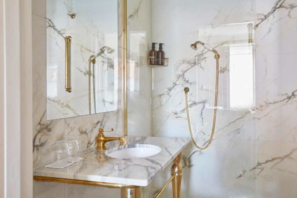 Studio Suite - Image 31