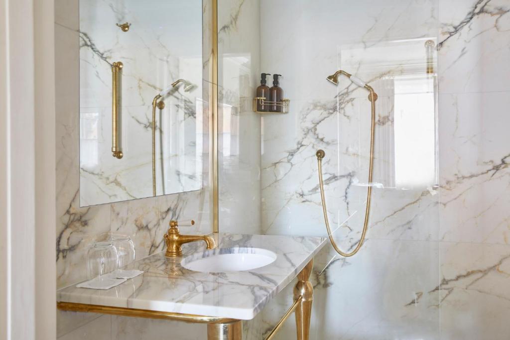 Studio Suite - Image 32