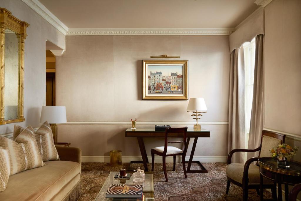 Victoria & Albert Suite - Image 14