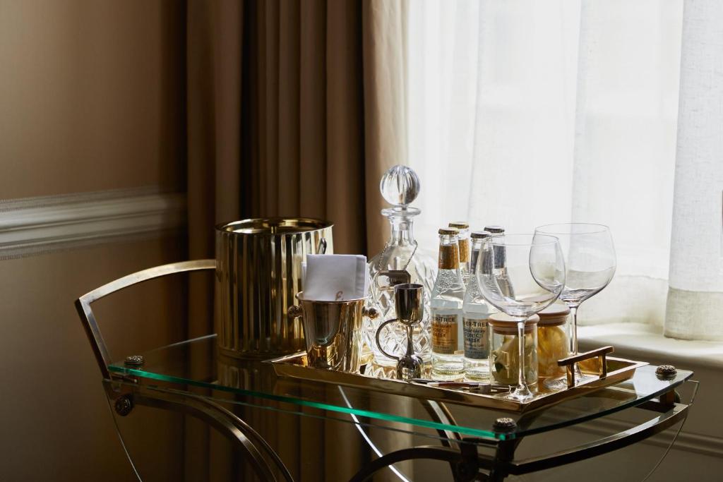 Victoria & Albert Suite - Image 2
