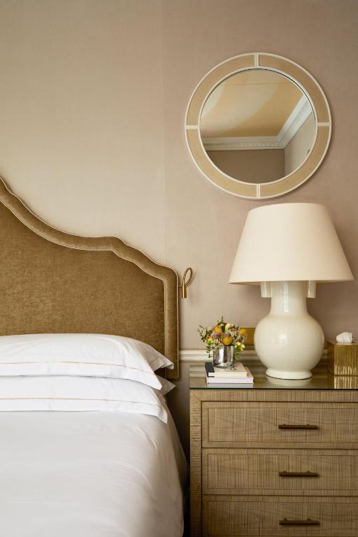 Victoria & Albert Suite - Image 7