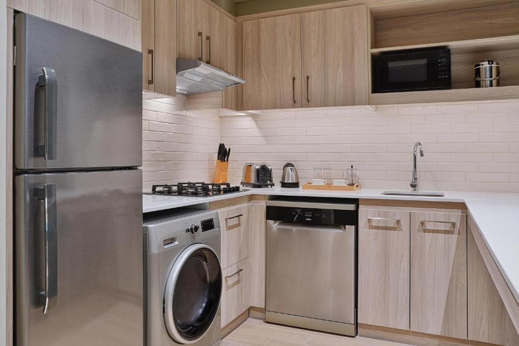 1 Bedroom Apartment with 1 King, Sofa Bed, Creek View - Image 4