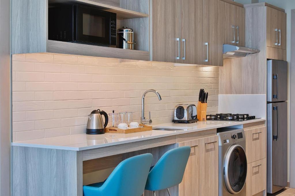 3 Bedroom Apartment with City View - Image 2