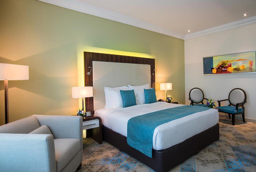 Executive One-Bedroom Suite - Image 2