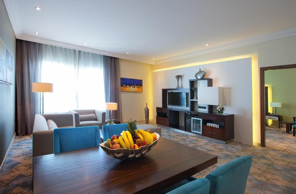 Executive One-Bedroom Suite - Image 3