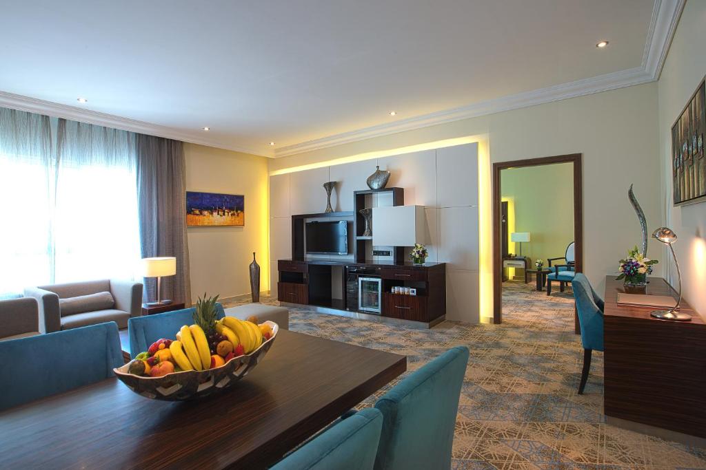 Executive One-Bedroom Suite - Image 4