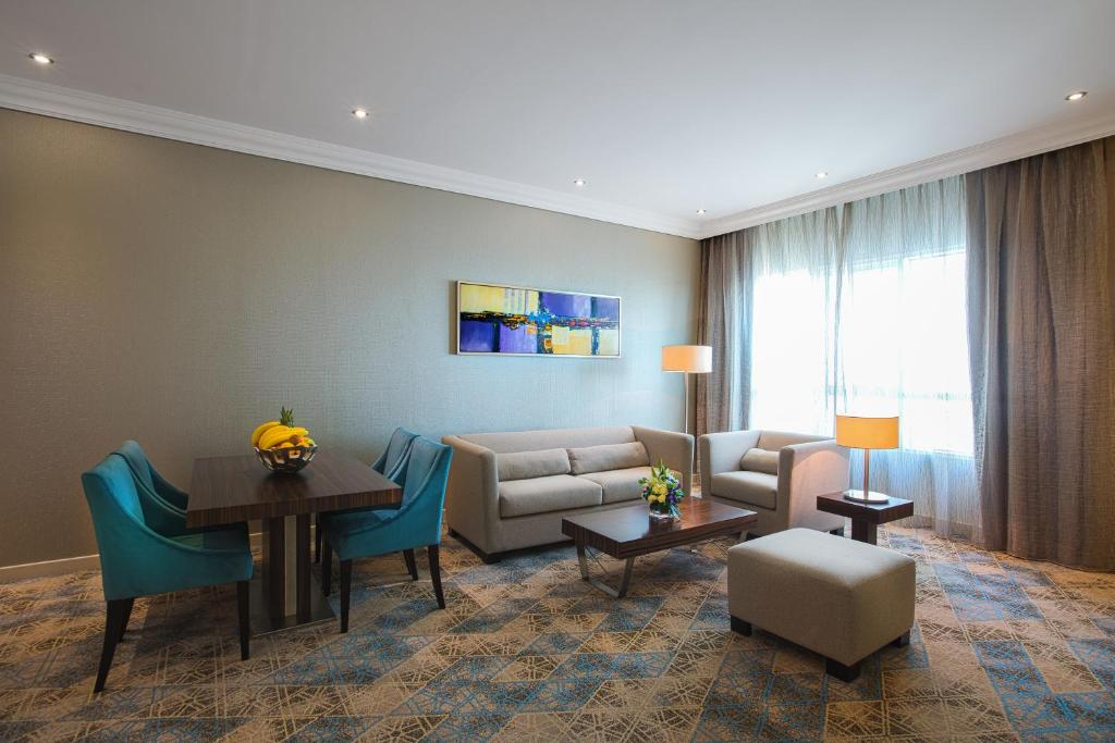 Executive One-Bedroom Suite - Image 5