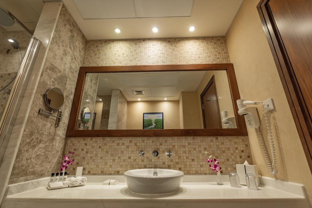 Executive One-Bedroom Suite - Image 7