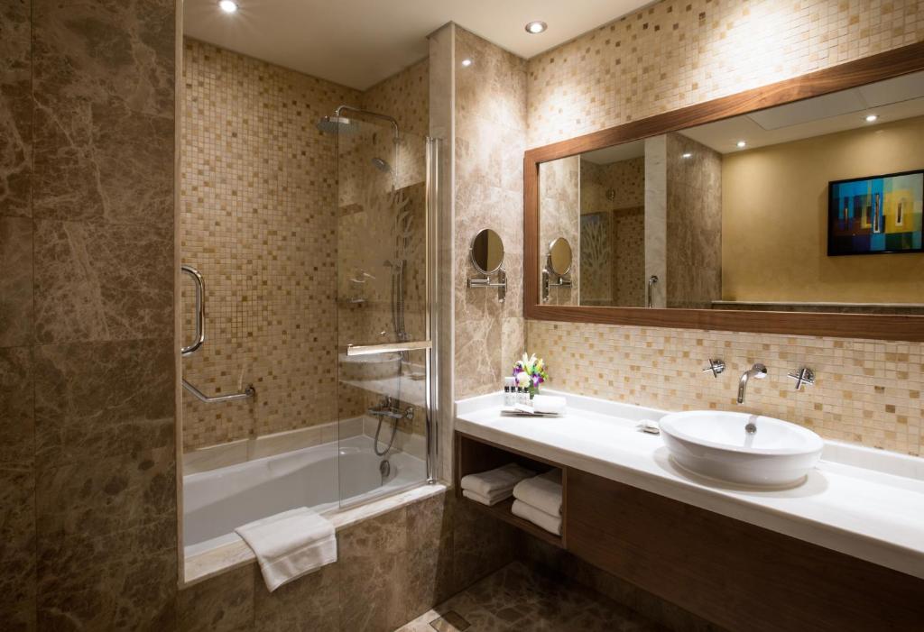 Executive One-Bedroom Suite - Image 9
