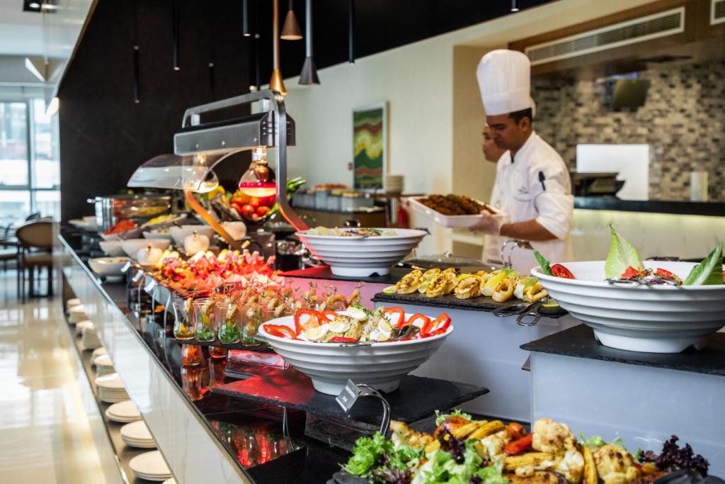 One-Bedroom Suite - Image 10