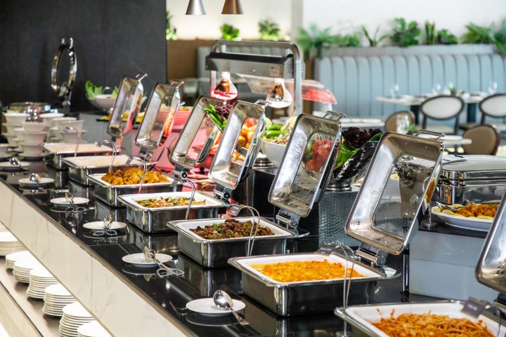 One-Bedroom Suite - Image 13