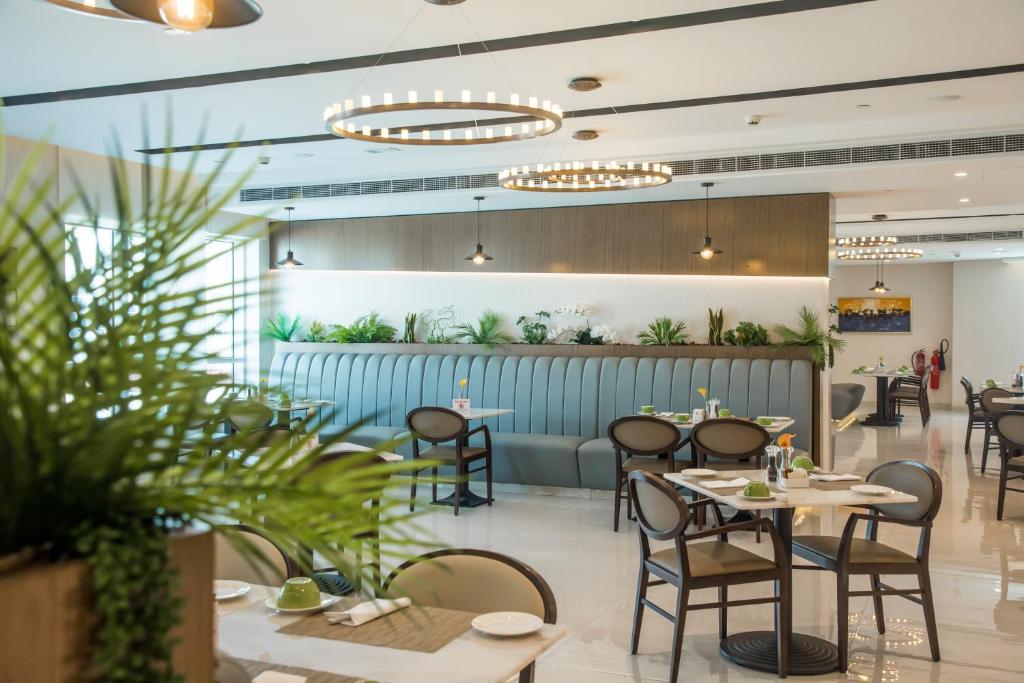 One-Bedroom Suite - Image 3