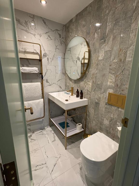 Continental Suite - Image 7
