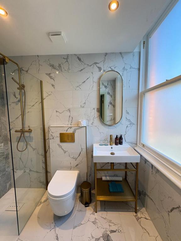 Coronation Suite - Image 5