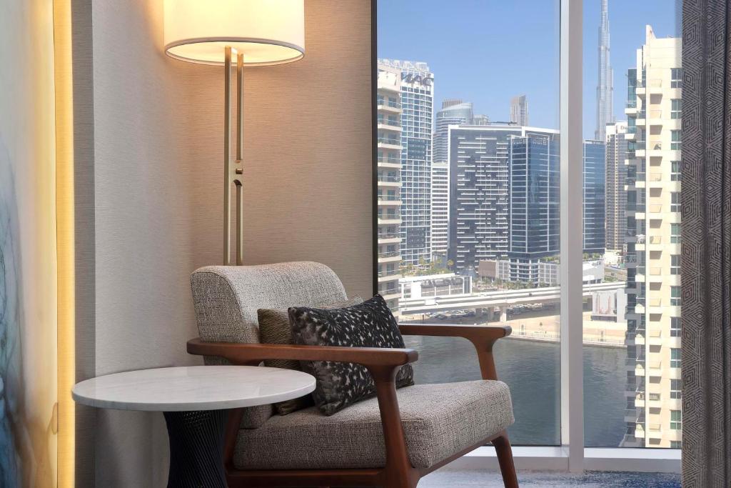 Corner King Room with Burj Khalifa View - Image 4