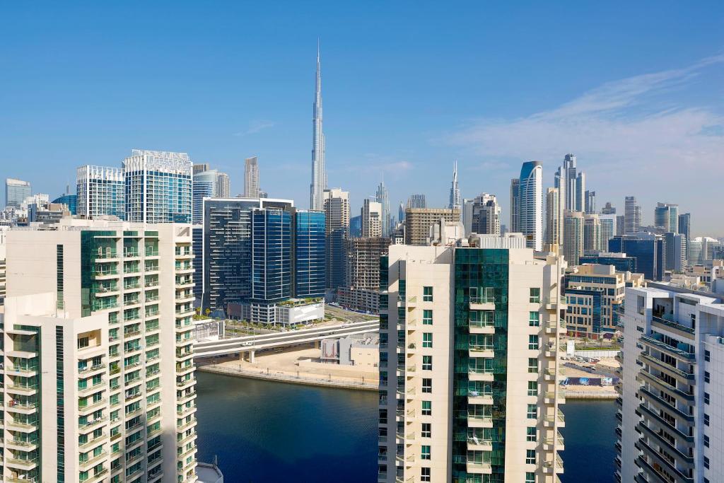 Corner King Room with Burj Khalifa View - Image 6