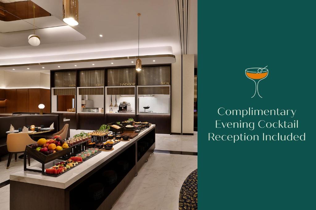 Corner King Room with Burj Khalifa View - Image 7