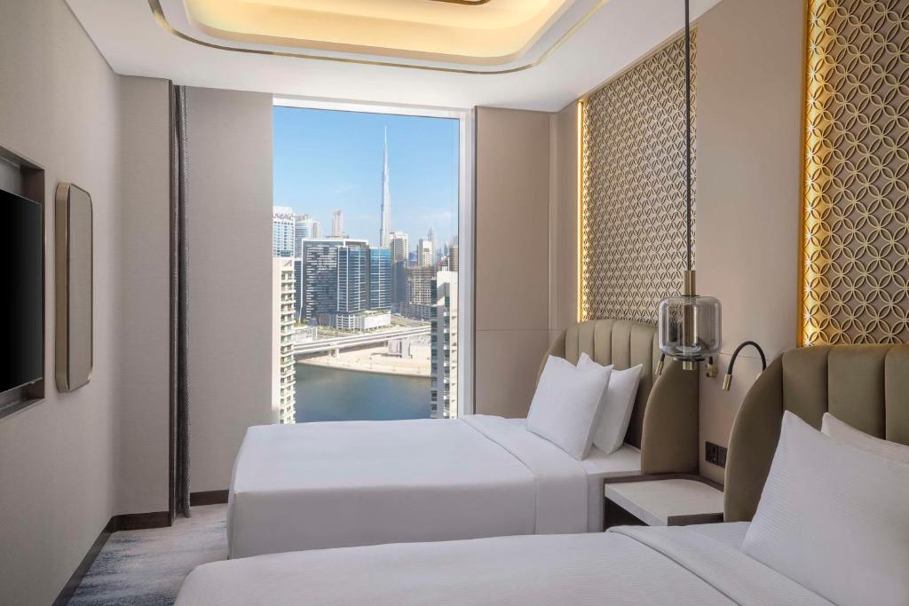 One-Bedroom Suite with Two Double Beds and Burj Khalifa View - Image 2