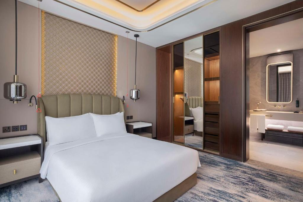 Queen Room - Mobility Access - Image 2