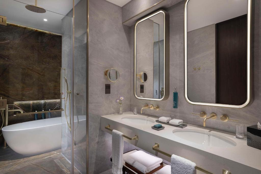 Superior One-Bedroom King Suite - Image 5