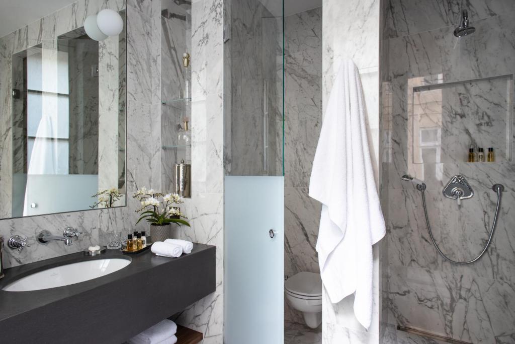 Two-Bedroom Apartment Club - Image 5