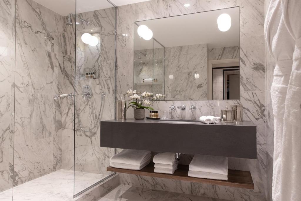 Two-Bedroom Apartment Club - Image 7