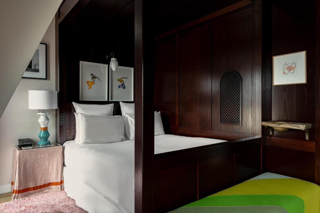 Classic Room - Image 1