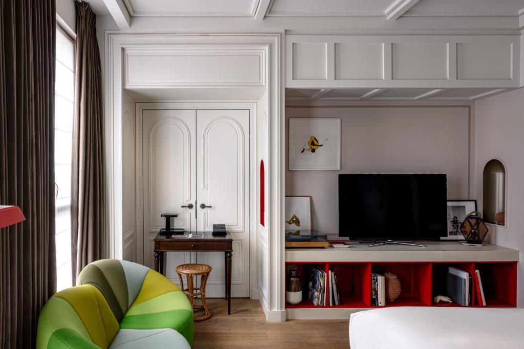 Deluxe Room - Image 1