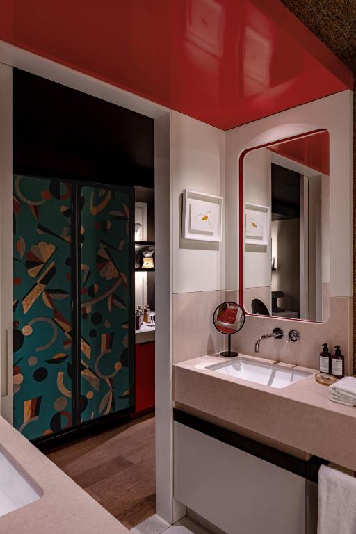 Deluxe Room - Image 3