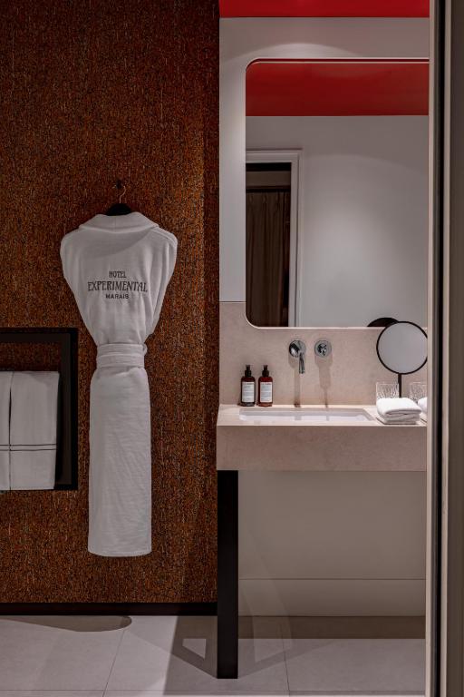 Deluxe Room - Image 6