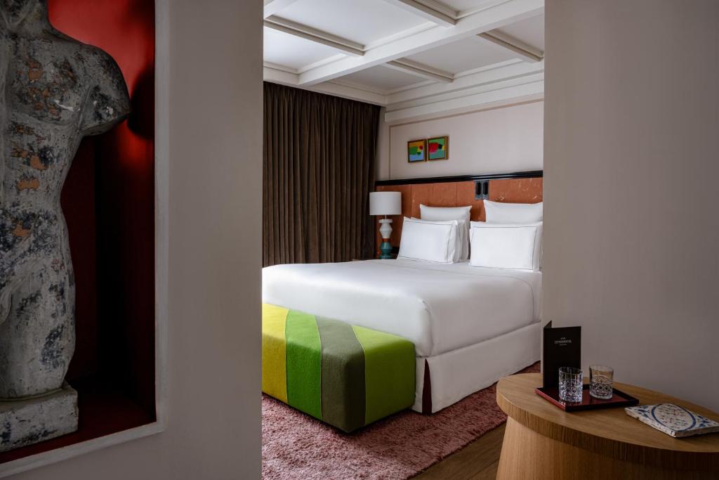 Executive Room - Image 1